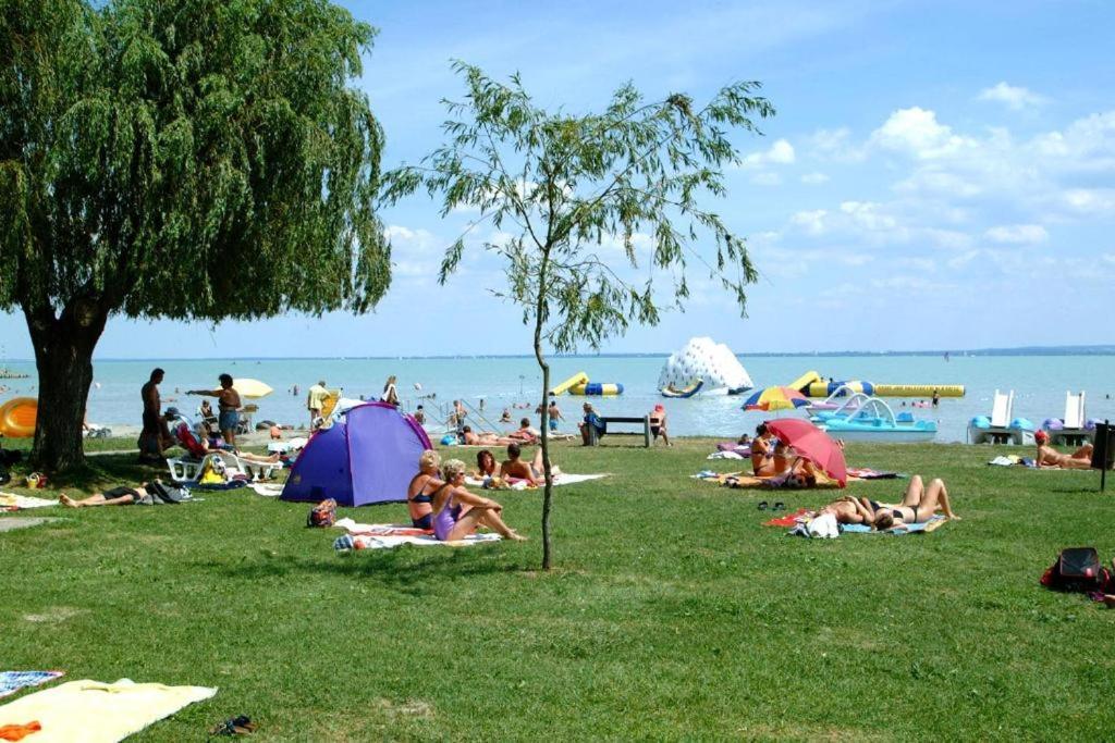 Beach Apartment Zamárdi Eksteriør bilde